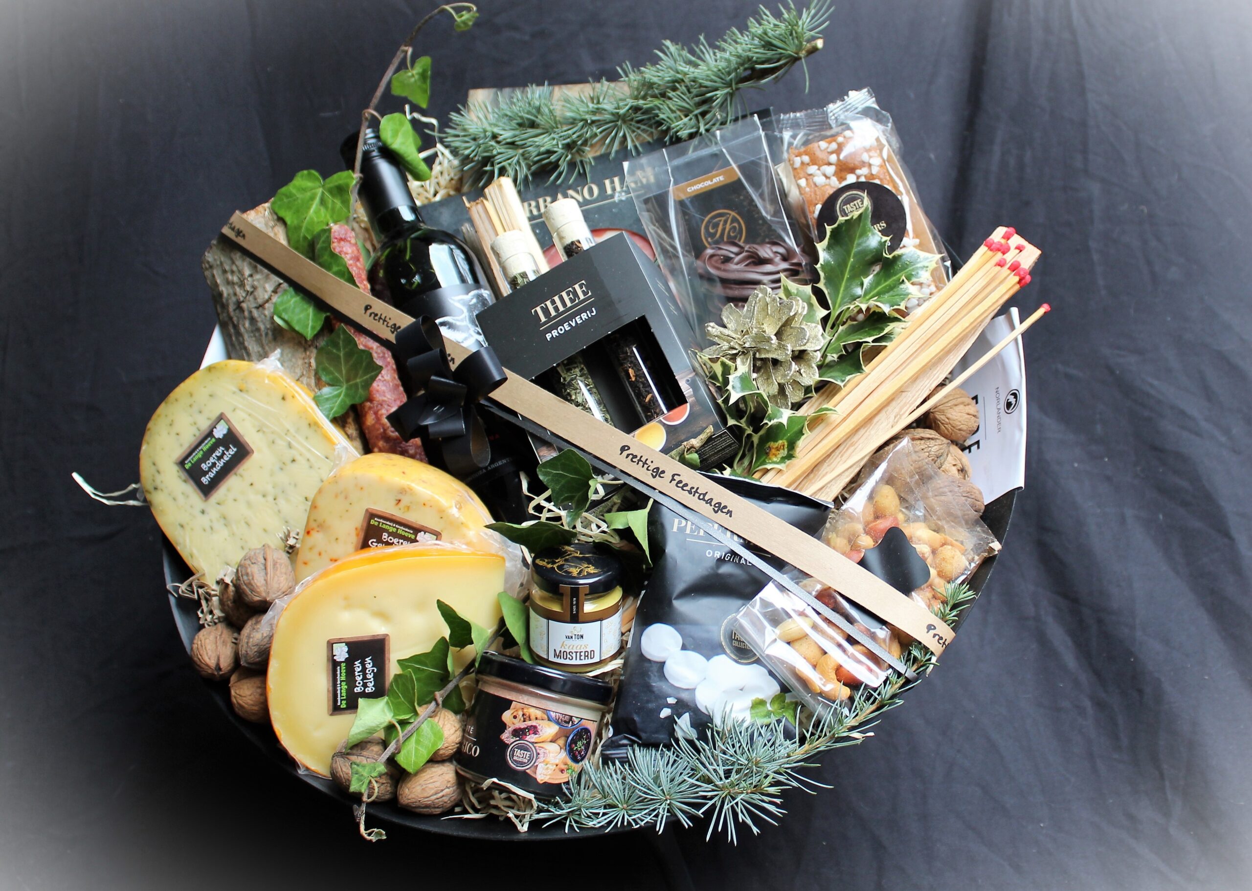 Luxe kerstpakket van de Lange Hoeve, winnaar van de verkiezing mooiste kerstpakket 2022.