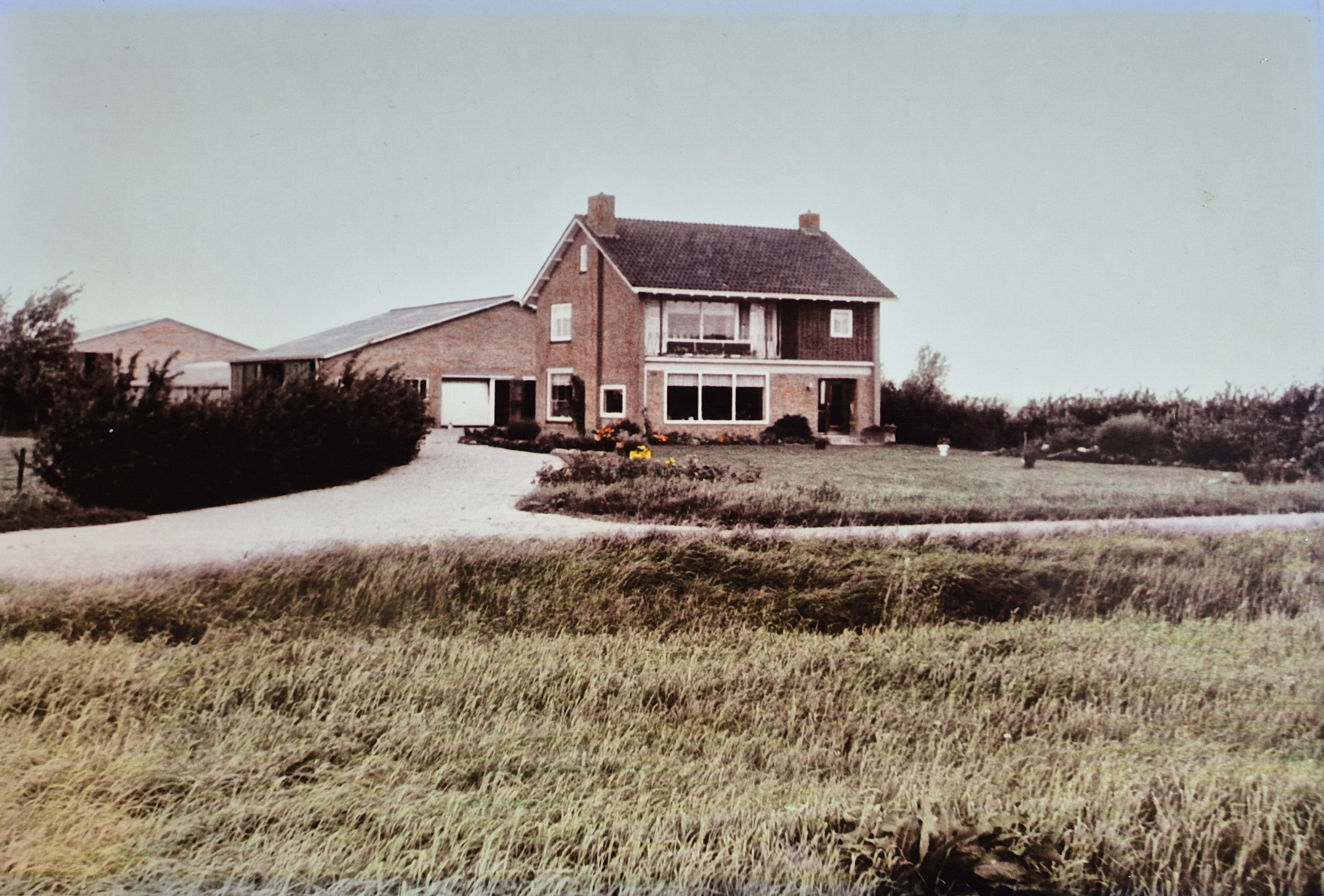 Het veranderende landschap van Genderen in 1968 tijdens de ruilverkaveling, met de contouren van De Lange Hoeve.